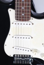 Squier by Fender Stratocaster-SE Strat 22 fret-black electric guitar