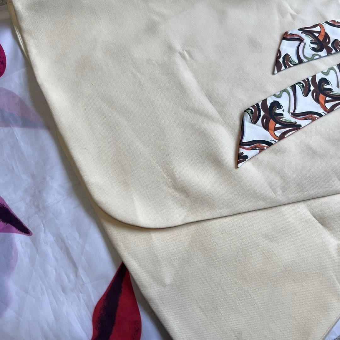 OFF WHITE Buon articolo Christian Dior sciarpa abito beige svasato Christian Dior bianco sporco tre