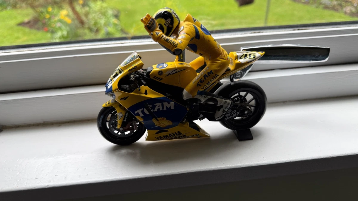 Valentino Rossi Figuur YamahaCheers to the Fans  MotoGP Misano 2016 1-12 Minic
