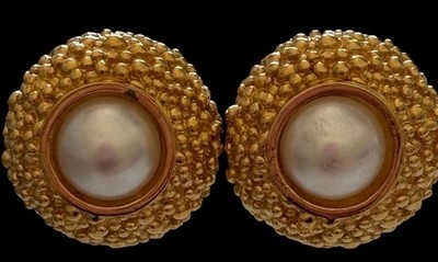 Ciner Faux Pearl Clip On Earrings Gold Tone Metal Circular Dome Classic 1980s
