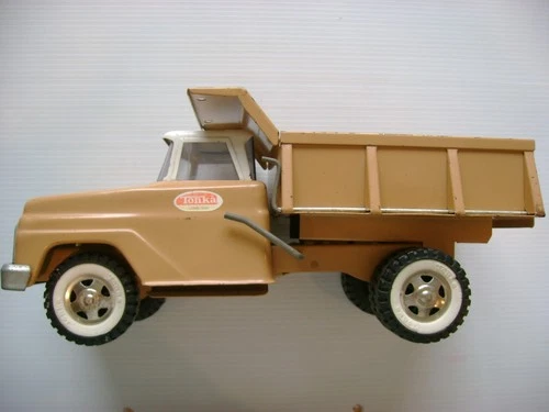 Vintage 1960s TONKA Mound, MN Tan & White 13 1/4 Inch Dump Truck