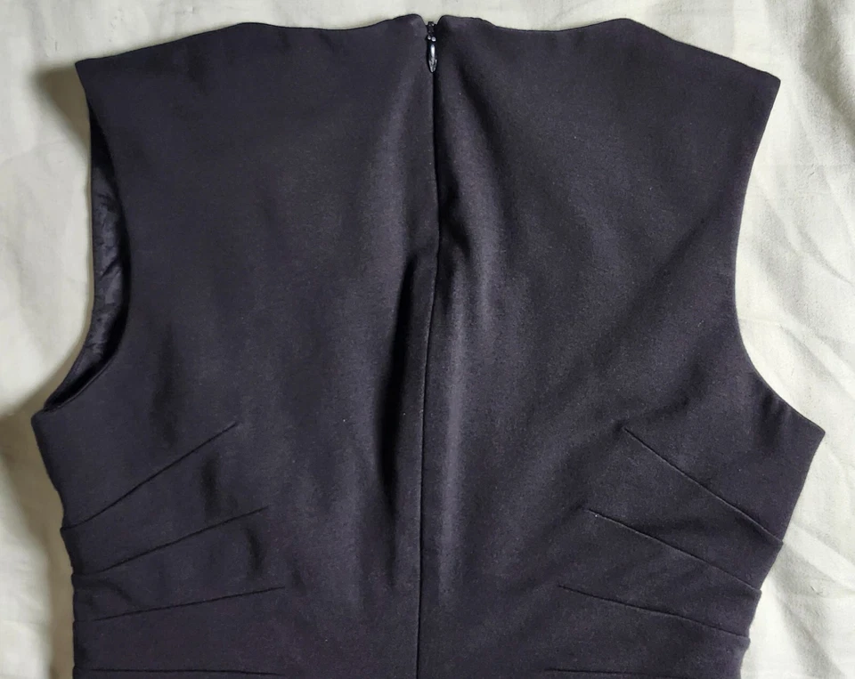 Vestido feminino Trina Turk gola V renda com zíper cor coquetel preto tamanho 4 - Imagem 4 de 4