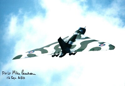 Mike Pearson Vulcan 12 Squadron signiert 12 x 8 Zoll Original Signatur Foto 