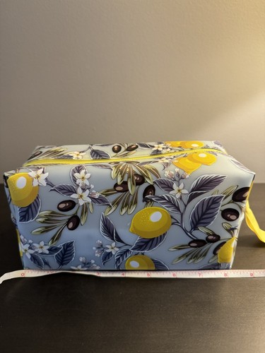 Bluemercury Makeup Bag Blue Lemon Print Zippered 8 x 4“ NEW