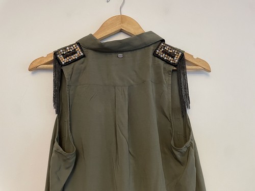 GUESS Ladies Khaki Sleeveless Button Up Shirt Size Small (8-10) Tassel Sleeve - Picture 11 of 11