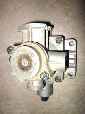 WABCO EMERGENCY  RELAY VALVE 9710021500  2530015935670 DAMAGED