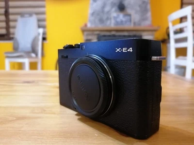 Fujifilm X-E4 26,1MP Spiegellose Systemkamera - Schwarz (Nur Gehäuse) - Bild 1 von 4
