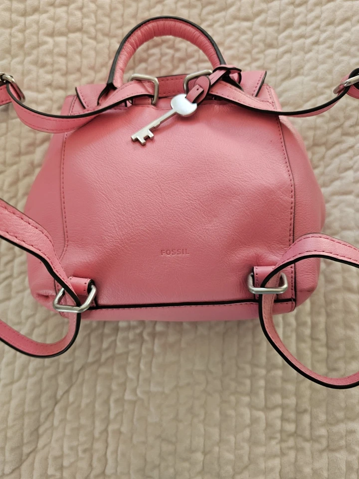 Mini Mochila Bolso Fossil Rosa Solapa Snap Hebilla Cuero Mochila Llave Única Foto 2 de 4