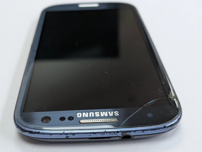 Samsung Galaxy S3 GT-I9300 Cracked Screen Spares Repairs - No Box, photo 2 of 5