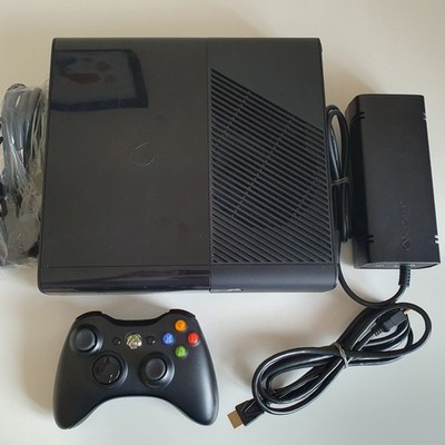250GB Microsoft Xbox 360 E Konsole, Controller, Netzteil und HDMI Kabel Bundle #0533