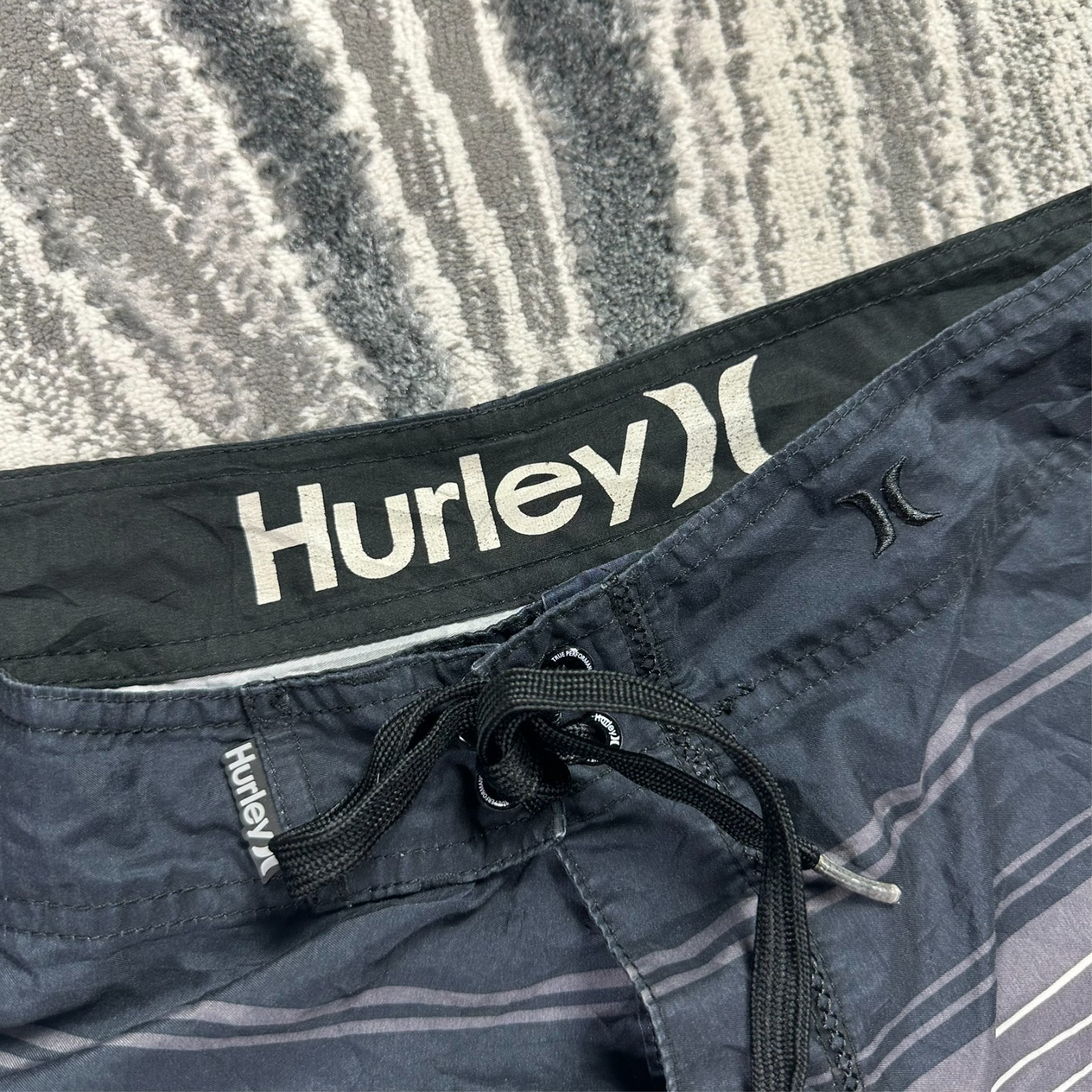 Vintage Hurley 2000's Y2K Black Grey Striped Surf Sz W36 Board Surf Swim  Shorts image 2