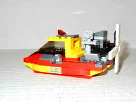 LEGO&reg; 5866 Creator Model Airport: Rotor Rescue Ages 6-12 2010 Retired 2012