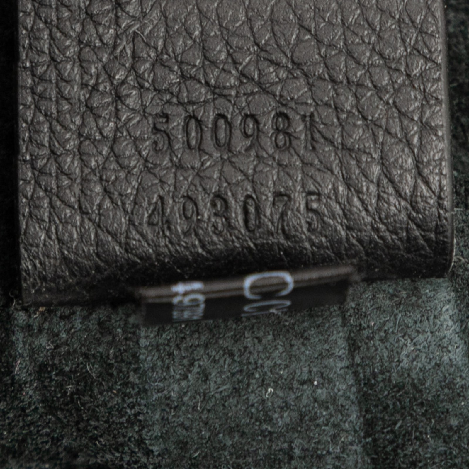 Authenticated Gucci Medium Leather Logo Portfolio… - image 6