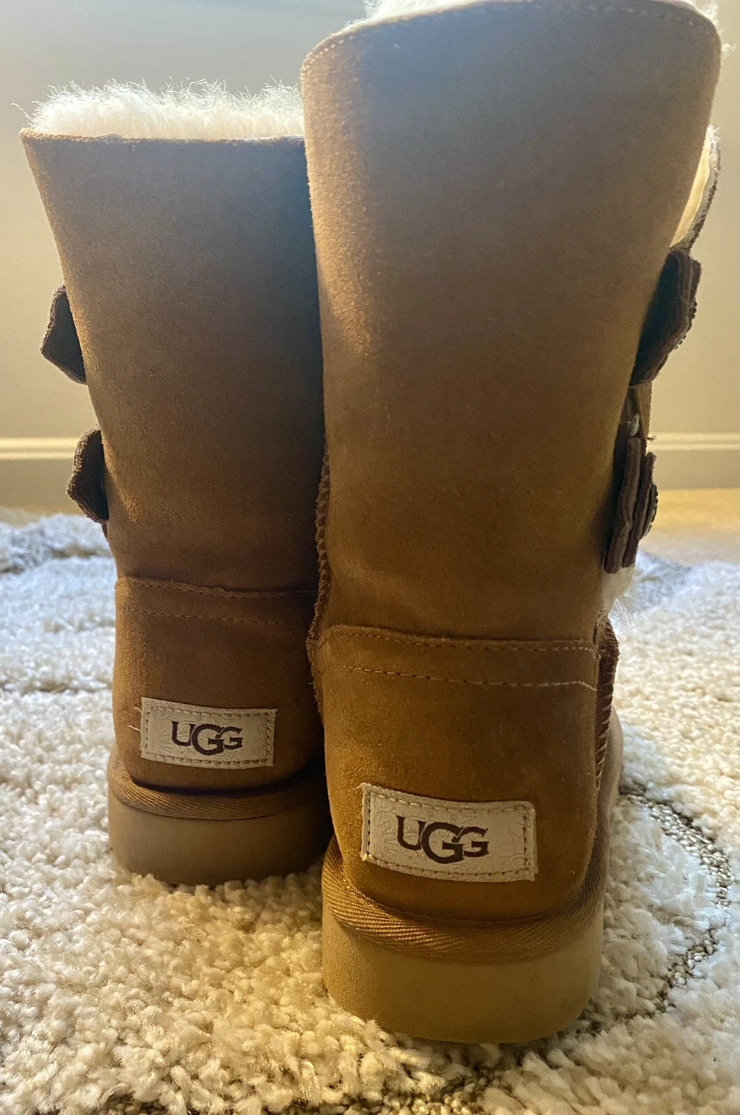 Stivali Ugg Marciela II in vero shearling castagno (2 scatti) scamosciati taglia 6 indossati 2 volte.