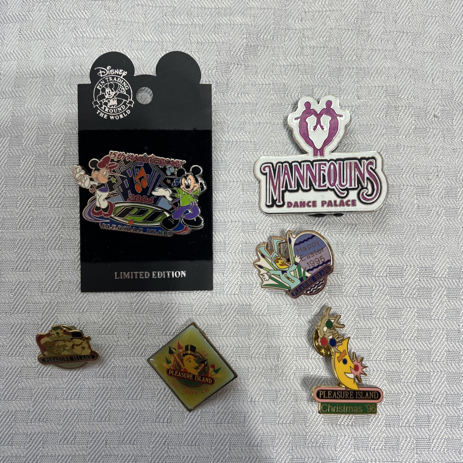 (6) Pleasure Island Walt Disney World Vintage Holiday Pin lot