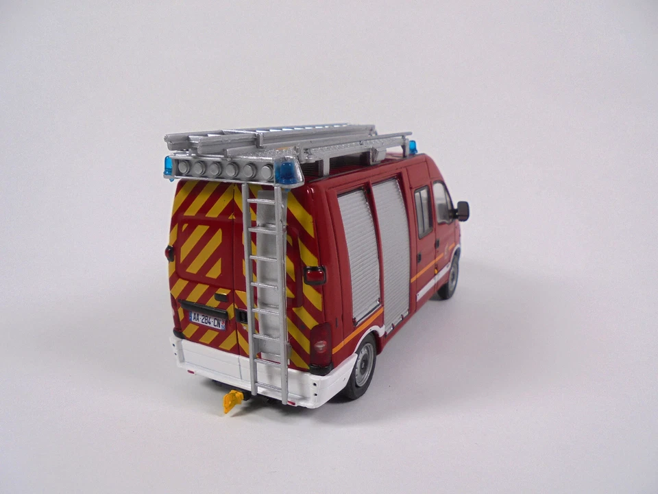 Véhicule de Pompiers Renault Master - 1:43 Hachette Camion CPL31 - Photo 3/4
