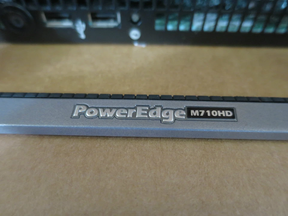 Dell PowerEdge M710HD Blade Server with 2 x heatsinks (no CPU no Memory) - Image 3 of 4