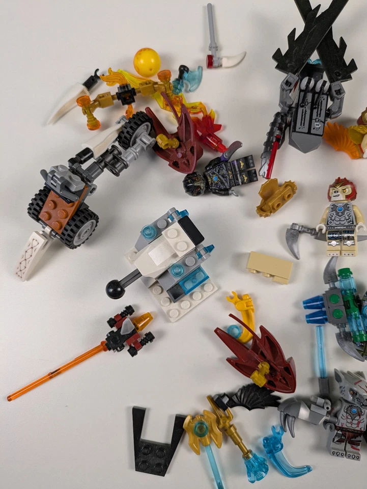 Lego Legends of Chima: 8 различных минифигурок с оружием и различными деталями - Изображение 3 из 4