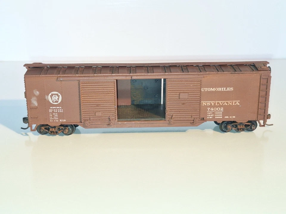Athearn Double Door PRR Boxcar. Good complete cond. Weathered. HO Scale. No Box - Image 4 of 4