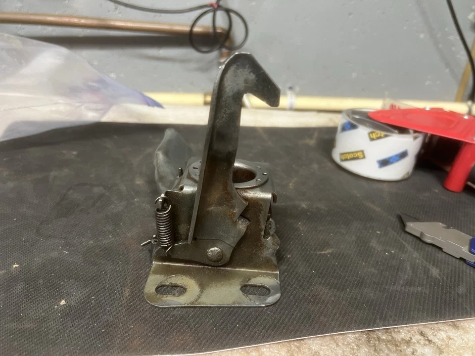 Chevrolet GMC 1962 camioneta pickup capó pestillo C10 K10 K20 C20 1000 1500 C30 2500 62 Foto 4 de 4