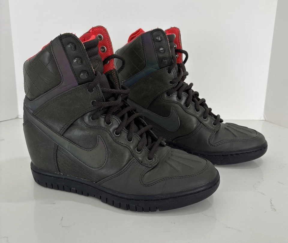 Size 7.5 - Nike Dunk Sky 2.0 SneakerBoot High Green Woman’s - Image 2 of 4
