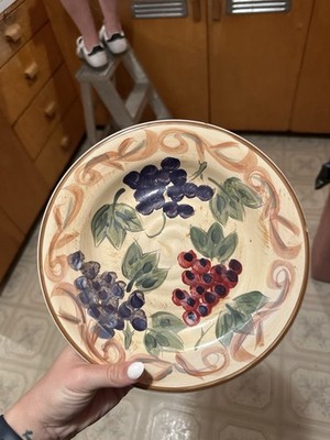 Gibson Handpainted Dinner Plate Grapevine Pattern Fruit Design 10.5 Inch