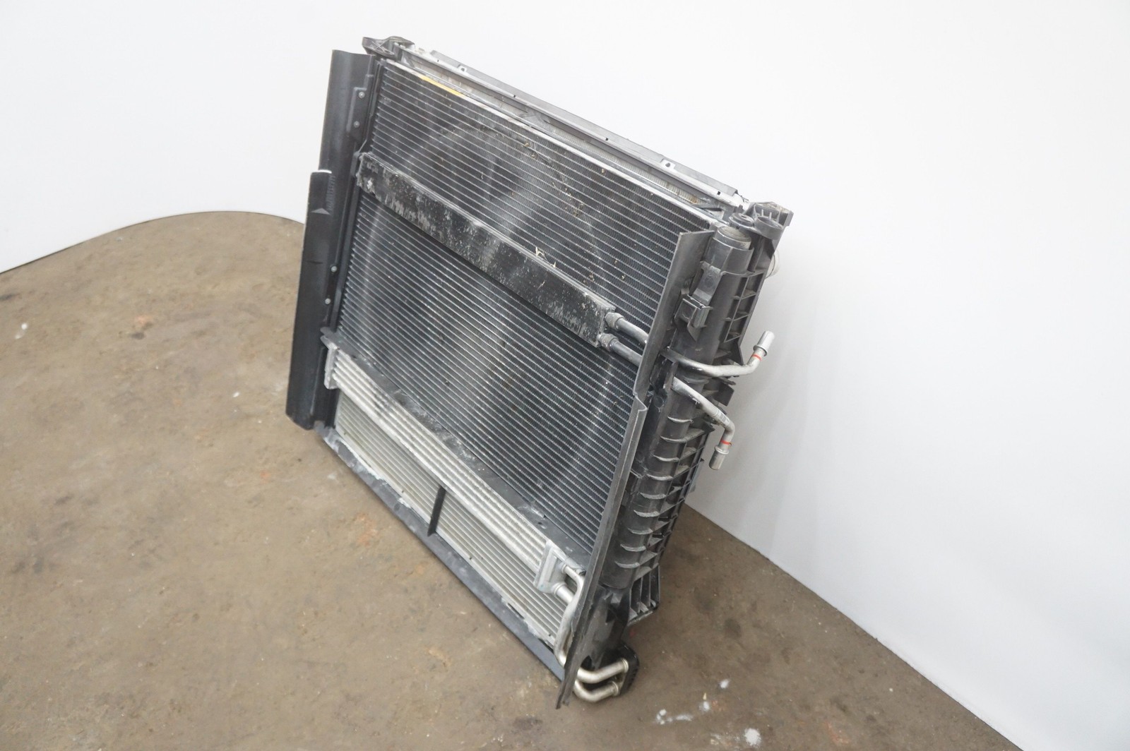 Front Radiator Condenser Cooling Fan Pack 17117592854 Rolls Royce Phantom Vii 06