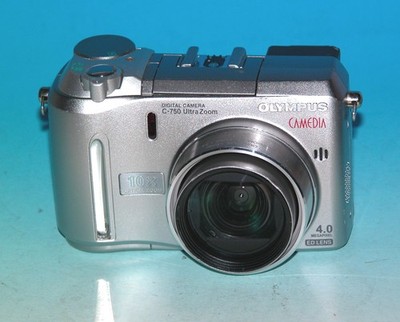 デジタルカメラ OLYMPUS CAMEDIA C C-750 ULTRA ZOOM Olympus Camedia C 750 Ultra Zoom 4.0 MP Digital Camera - Silver