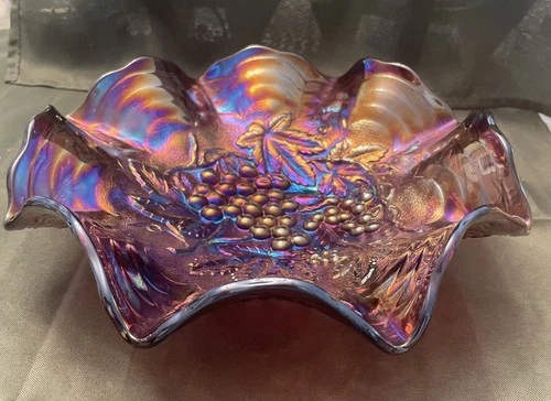 Vintage/antique Imperial Grape Purple Carnival Glass Ruffled Bowl 1907-1930 8”