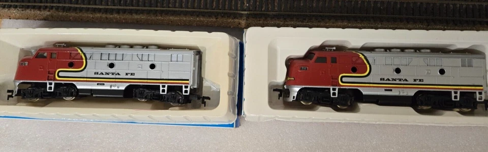 MODEL POWER Model Train F3 Locomotive and F3 Dummy 6730/6731 HO scale - Image 2 of 4