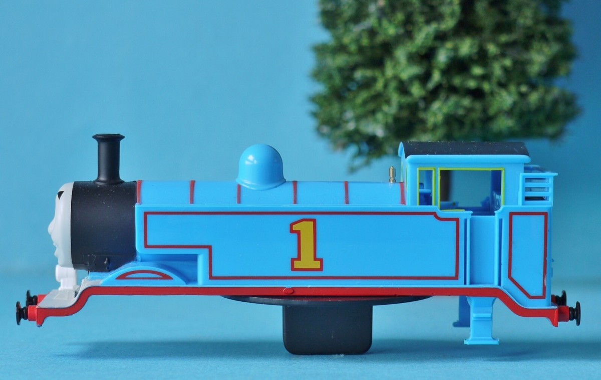 HORNBY THOMAS THE TANK ENGINE LOCO BODY + LAMP from R9287 + suit