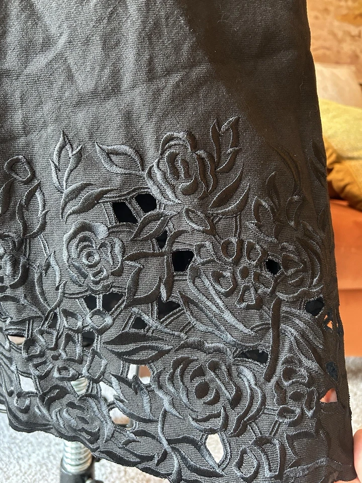 Lafayette 148 Women's 100% Linen Black a-line Embroidered Laser Cut Skirt Sz6 - Image 2 of 4