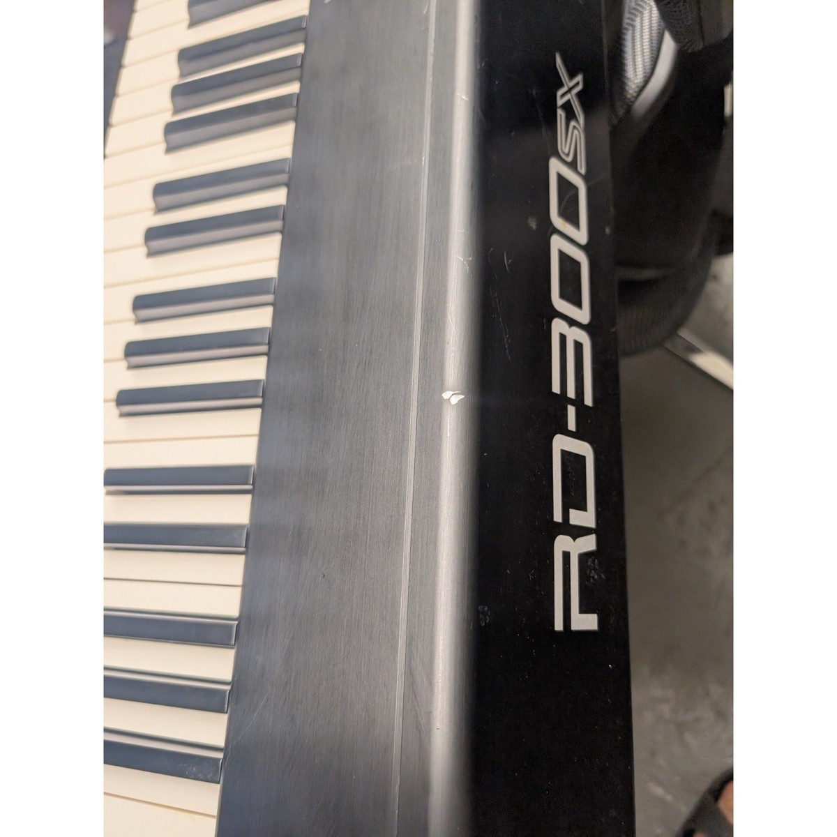 Roland RD-300SX Digital Stage Piano Weighted Keys Keyboard Tested