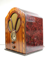 RADIO TUBO ANTIGUO FACHADA ORNAMENTADA GABINETE METAL IMITACIÓN ACRATONE VINTAGE AÑOS 30