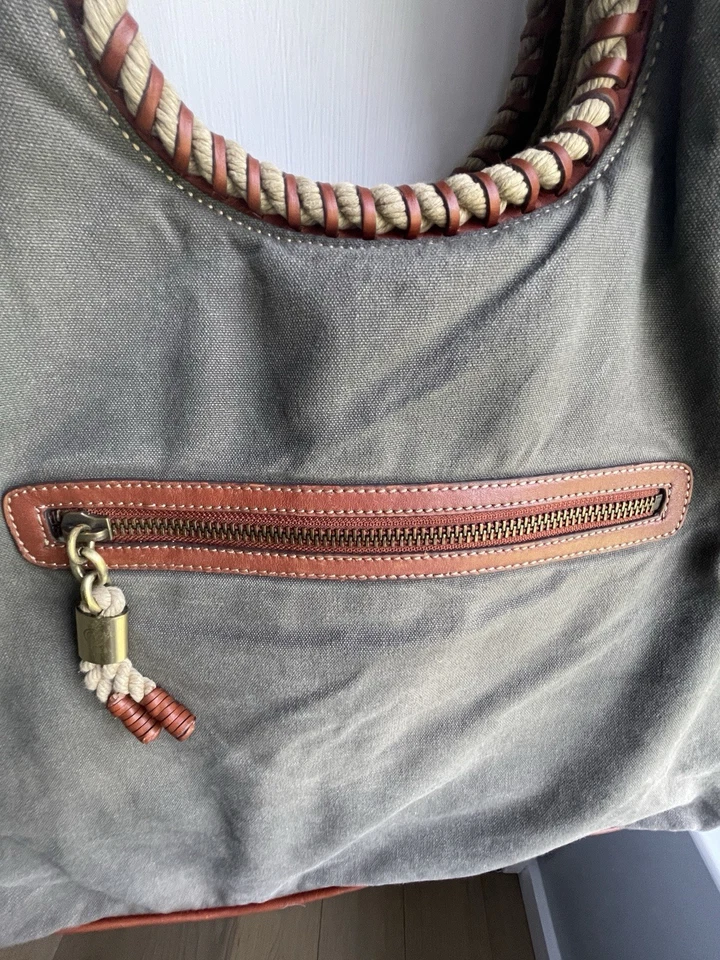 Bolso de Mano Cole Haan Serie G Cuero Marrón y Lona Caqui Grande Durante la Noche Foto 3 de 4