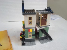 Lego CREATOR Toy & Grocery Shop.  100% Complete, RETIRED.  3 in 1 choose build