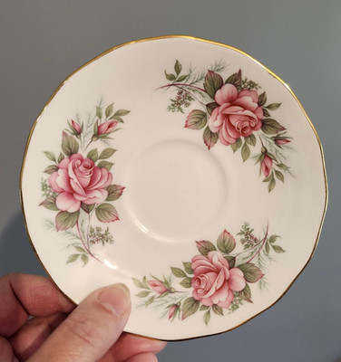 Queen Anne, 3 Roses, pink on white, gold edge, Orphan Saucer, ONE pc