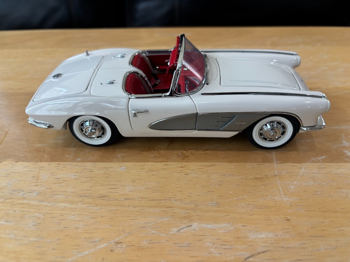 1961 White Chevrolet Corvette Hard Top Convertible Danbury Mint in