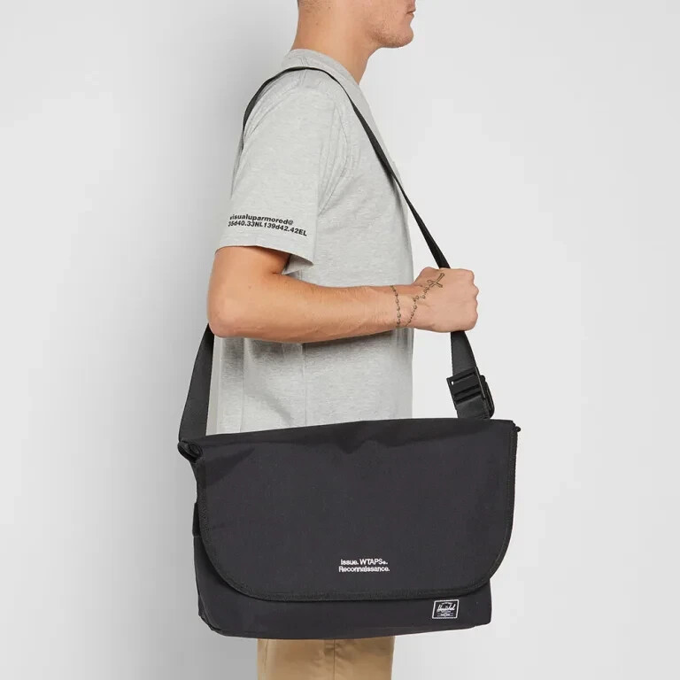 WTAPS X HERSCHEL SUPPLY CO. BLACK SHOULDER/MESSENGER BAG | eBay WTAPS X HERSCHEL SUPPLY CO. BLACK SHOULDER/MESSENGER BAG | eBay