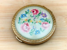 Kigu Floral Needlepoint Vintage Make Up/Powder Compact-1ma