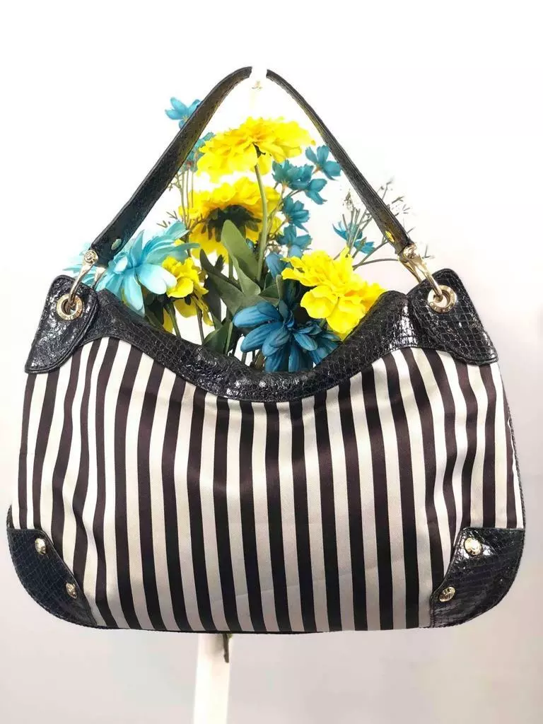 Henri bendel 712 convertible shoulder 2025 bag