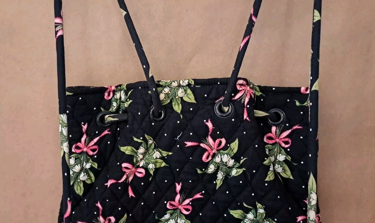 NICE VERA BRADLEY QUILTED OVER SHOULDER PULLSTRIN… - image 6