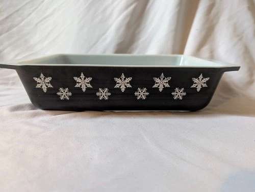 black snowflake pyrex casserole dish 2 qt vintage rare great condition 1950s