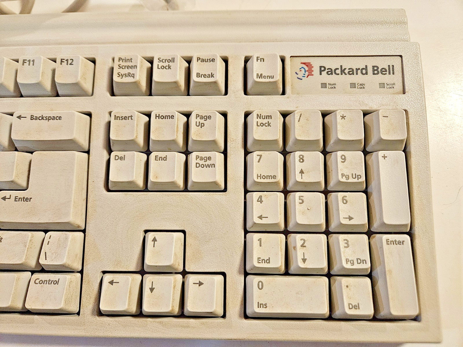 Used Vintage Packard Bell Keyboard 5131c ps2 ps/2  clicky Key Board w/Cord