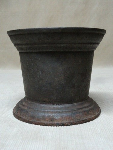 Antique Cast Iron Mortar 5"x 4 1/4" No Pestle Nice early piece w/ Gate Mark - Picture 3 of 11