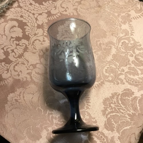 Retired Pfaltzgraff Yorktowne Blue Etched Water Wine Goblet 6.75” - Picture 3 of 3