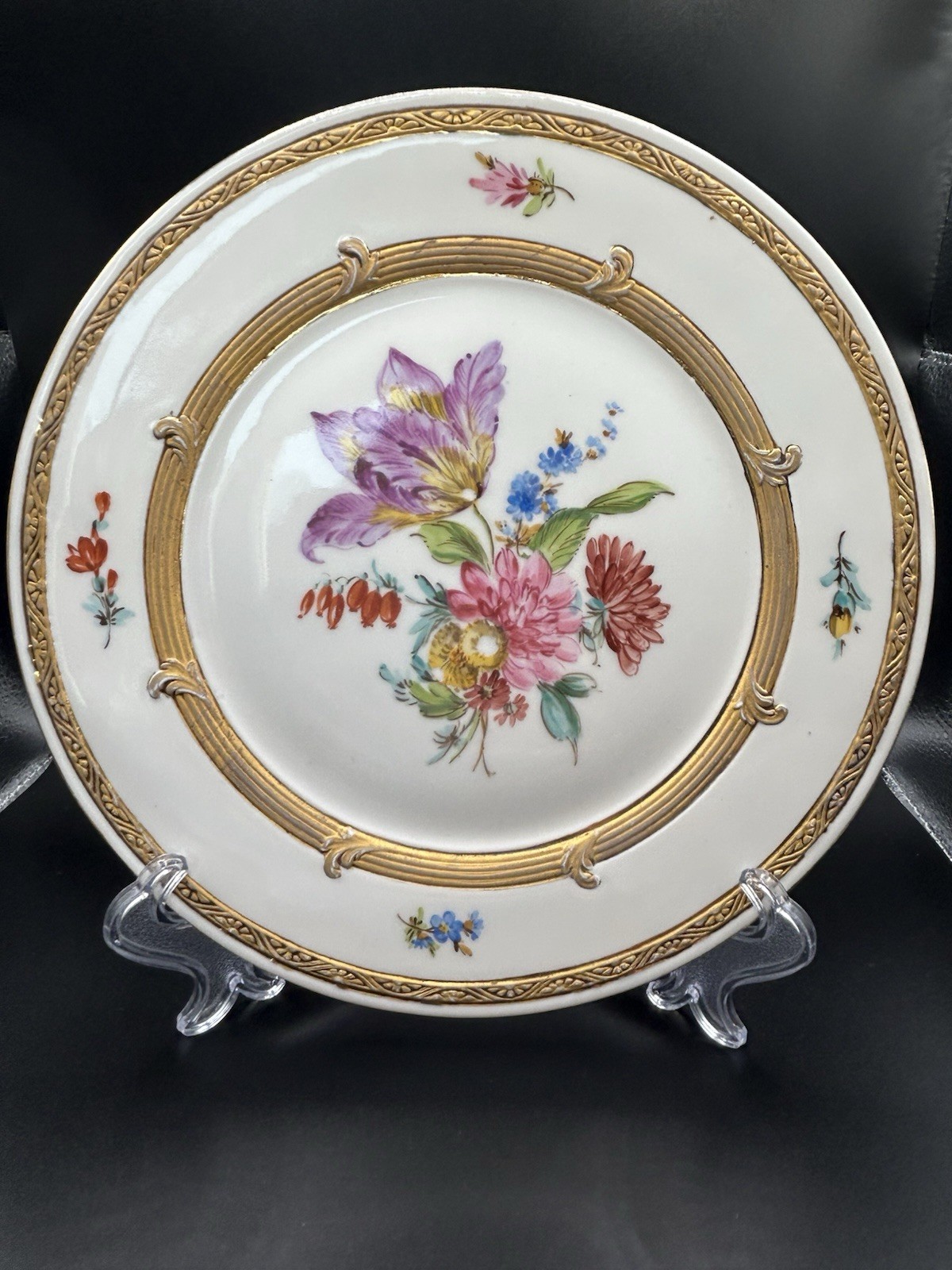 KPM Porzellan Kriegsmarke eisernes Kreuz Zeptermarke Blumenmalerei ziervergoldet