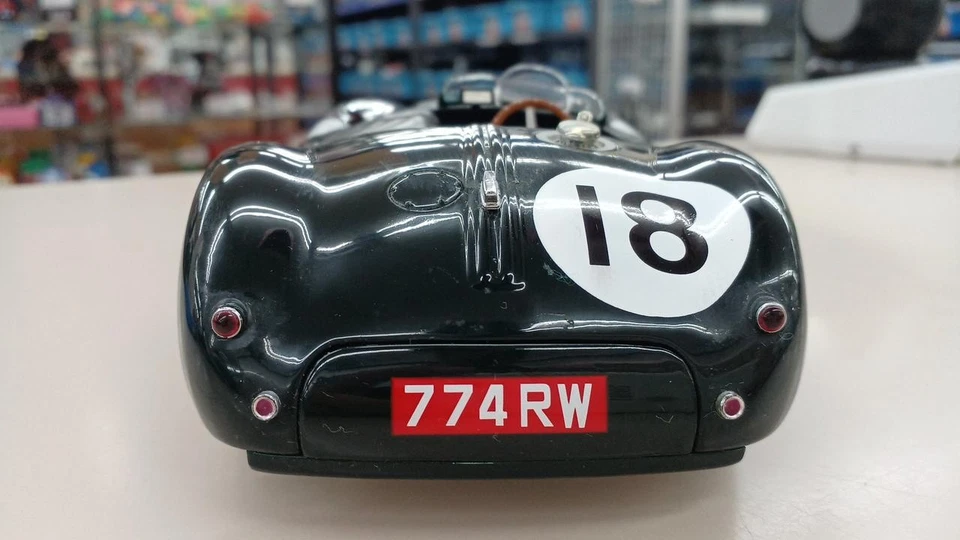 Minicar AUTOart 1/18 áreas de deterioro de pintura JAGUAR TIPO C Foto 4 de 4