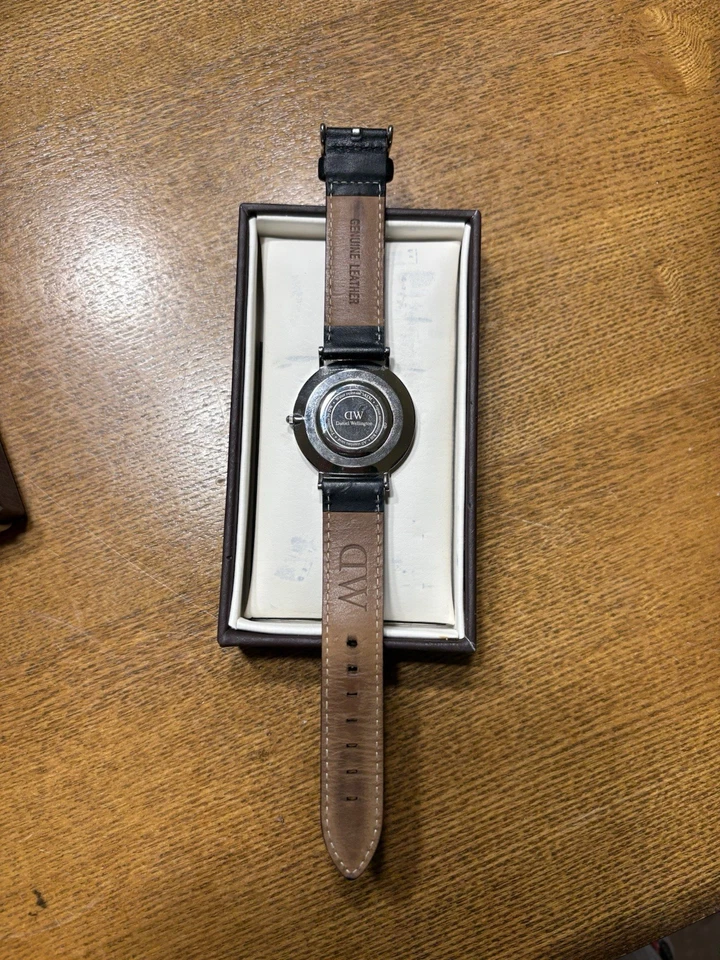 Женские классические часы Daniel Wellington Sheffield с двумя ремешками - Изображение 2 из 4