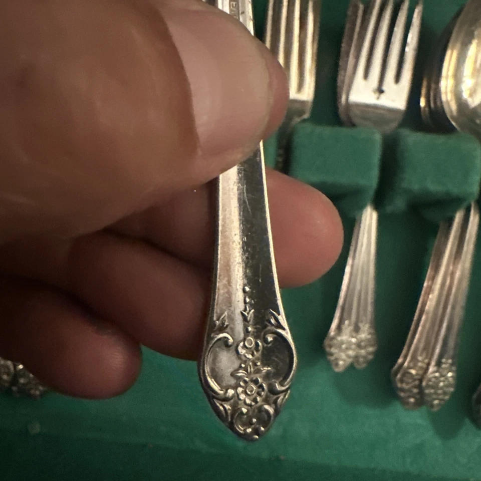 Juego de 39 piezas de mesa de plata Rogers Plantation 1881 Rogers Plantation caja Inc Foto 3 de 4